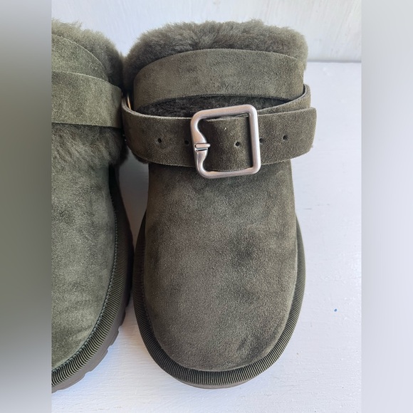 🔴SOLD🔴 BURBERRY Snug Genuine Shearling Clog 38- Loch - Picture 11 of 13